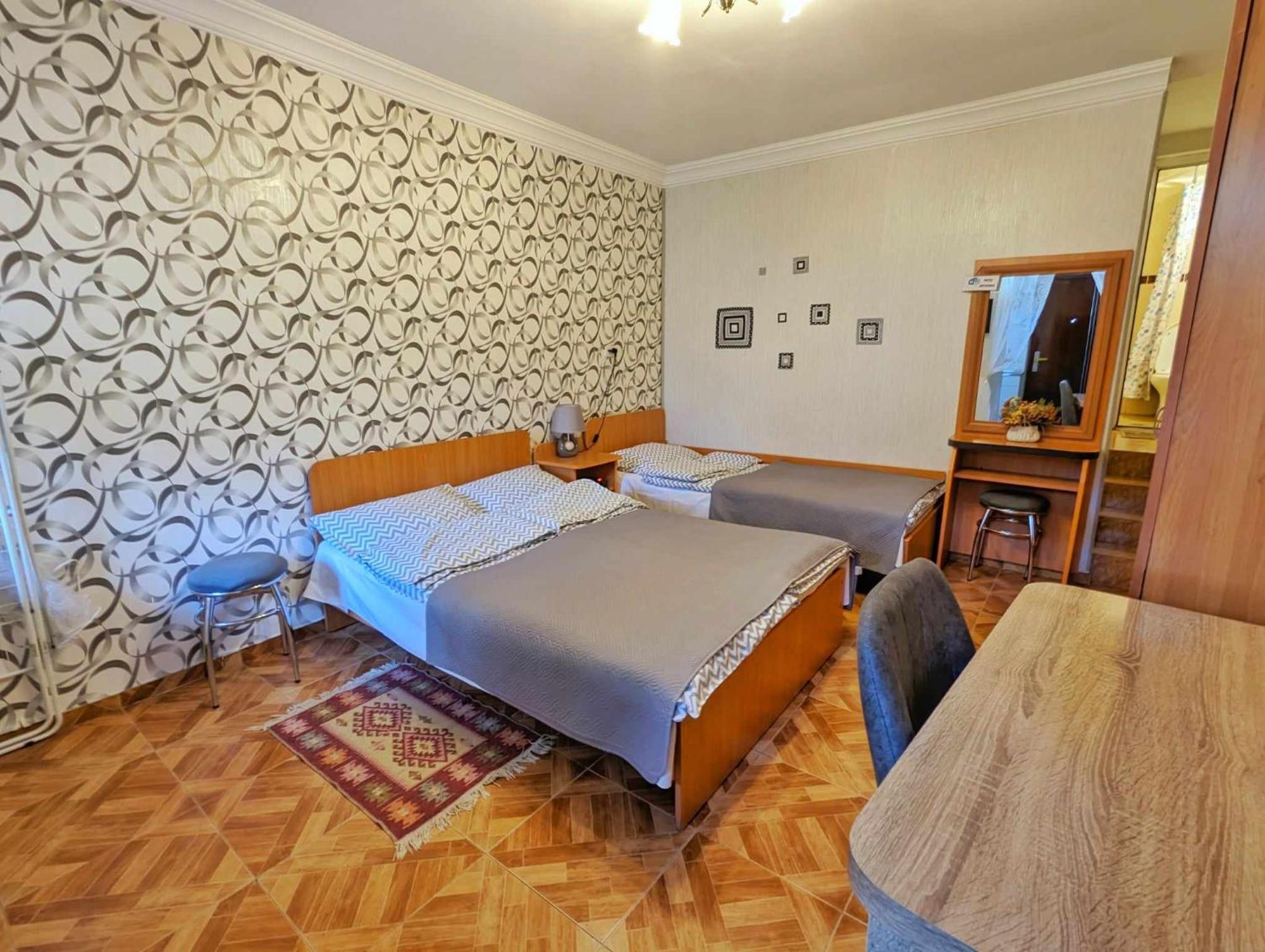 Paata'S Guesthouse Borjomi Exteriör bild